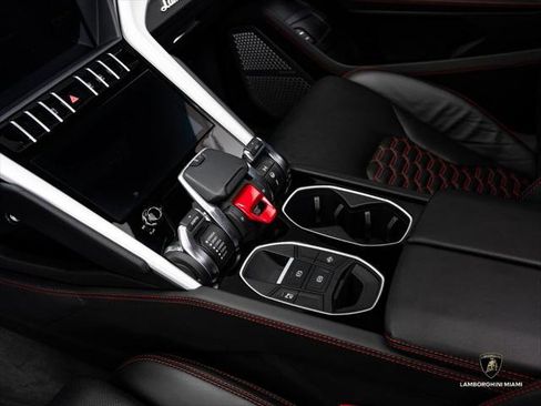 Used 2019 Lamborghini Urus AWD/4WD image 29