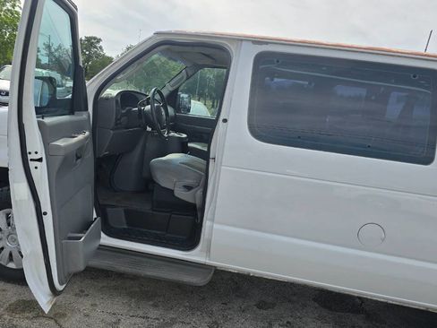 Used 2005 Ford E-350 and Econoline 350 Chateau RWD image 7