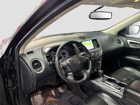 Used 2019 Nissan Pathfinder SL image 9
