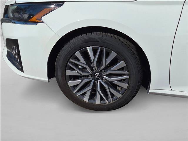 Used 2025 Nissan Altima 2.5 SV FWD image 15