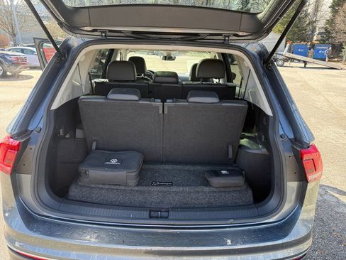 Used 2022 Volkswagen Tiguan SE w/ Panoramic Sunroof Package image 19