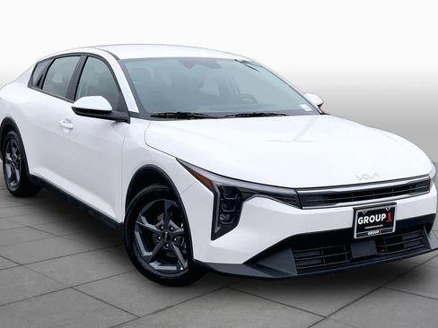 Used 2025 Kia K4 FWD image 3