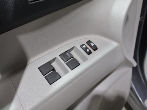 Used 2013 Toyota Highlander Plus AWD/4WD image 14