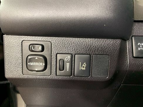 Used 2017 Toyota RAV4 Limited image 18