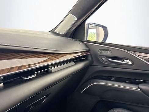 Used 2022 Cadillac Escalade Sport Platinum image 39