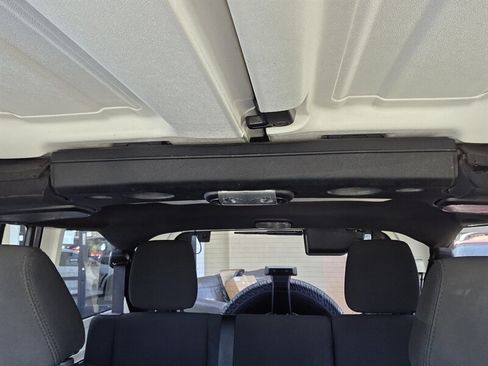 Used 2018 Jeep Wrangler Unlimited Sport S AWD/4WD image 36