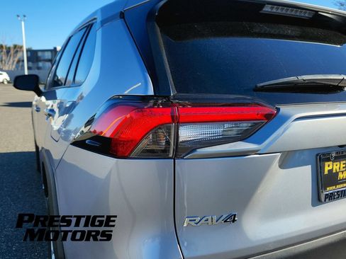 Used 2021 Toyota RAV4 XLE w/ Convenience Package AWD/4WD image 11