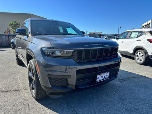Used 2023 Jeep Grand Cherokee L Altitude AWD/4WD image 2