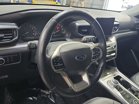 Used 2023 Ford Explorer XLT w/ Equipment Group 202A AWD/4WD image 19