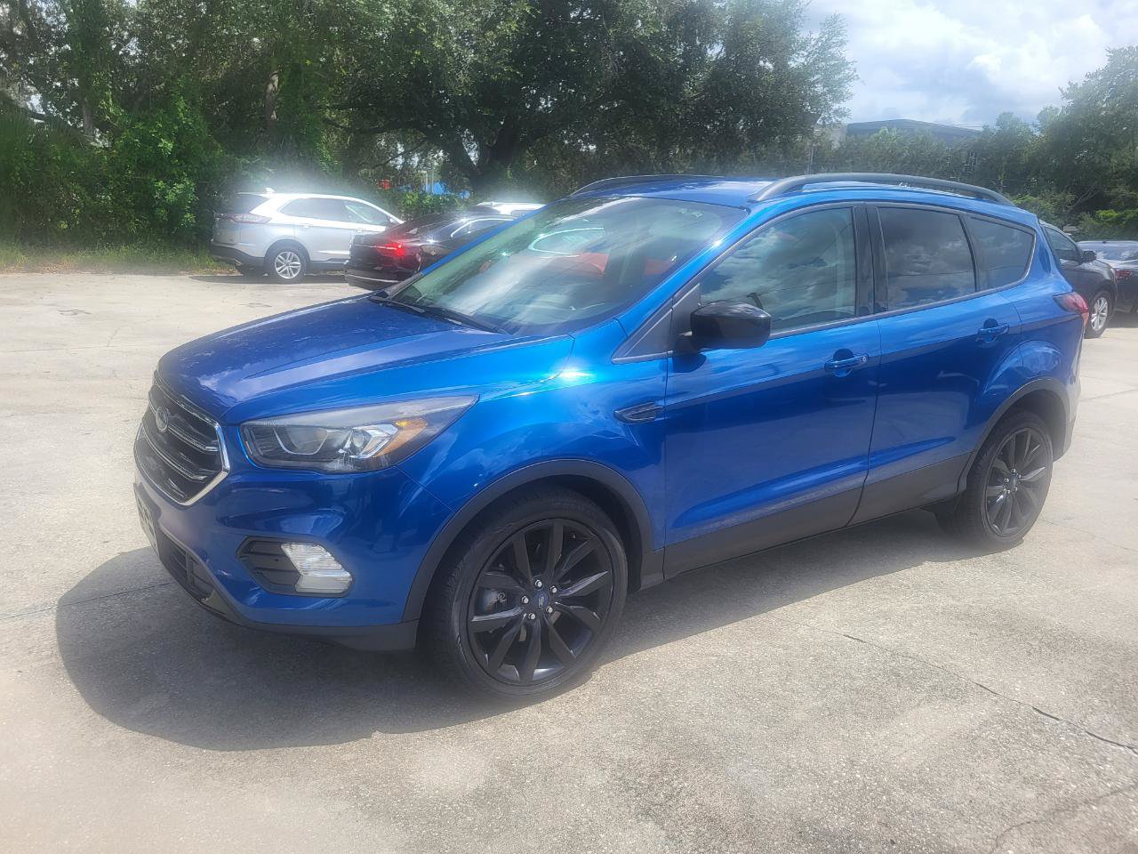 Used 2019 Ford Escape SE w/ SE Sport Appearance Package AWD/4WD image 2