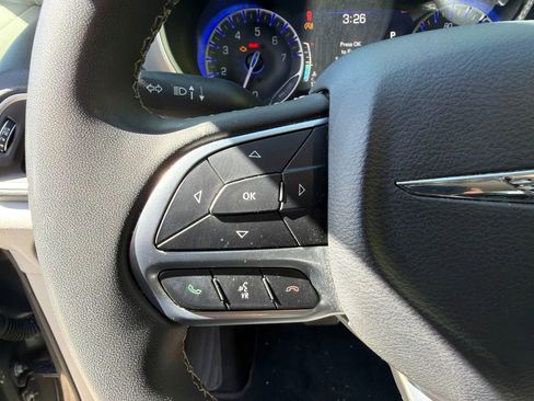 Used 2022 Chrysler Pacifica Touring-L FWD image 20