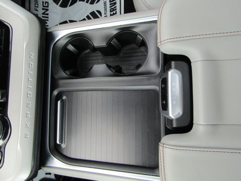 Used 2025 Ford Expedition Active AWD/4WD image 25
