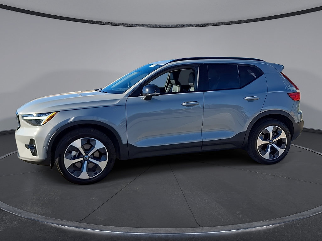 Certified 2026 Volvo XC40 B5 Plus AWD/4WD image 2