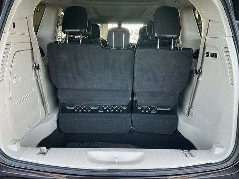 Used 2018 Chrysler Pacifica Limited image 6