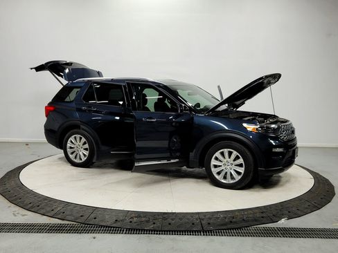 Used 2024 Ford Explorer Limited w/ Limited Technology Package image 9