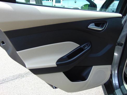 Used 2013 Ford Focus SE FWD image 45