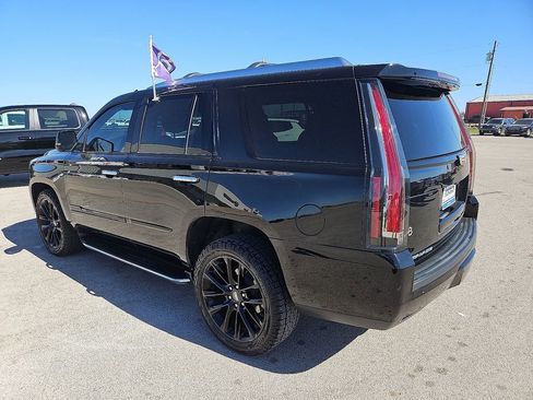 Used 2020 Cadillac Escalade Luxury w/ Escalade Sport Edition image 4