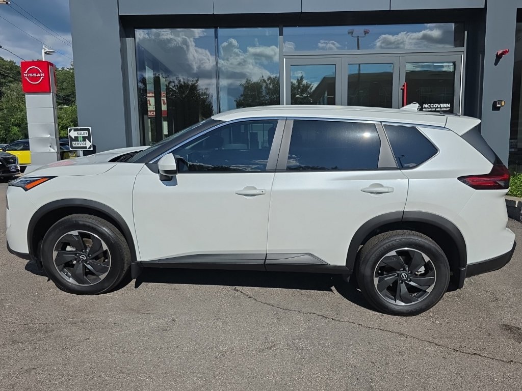 Certified 2026 Nissan Rogue SV AWD/4WD image 3