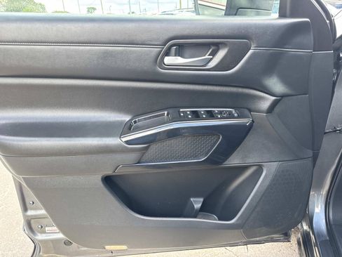 Used 2022 Nissan Pathfinder S FWD image 18