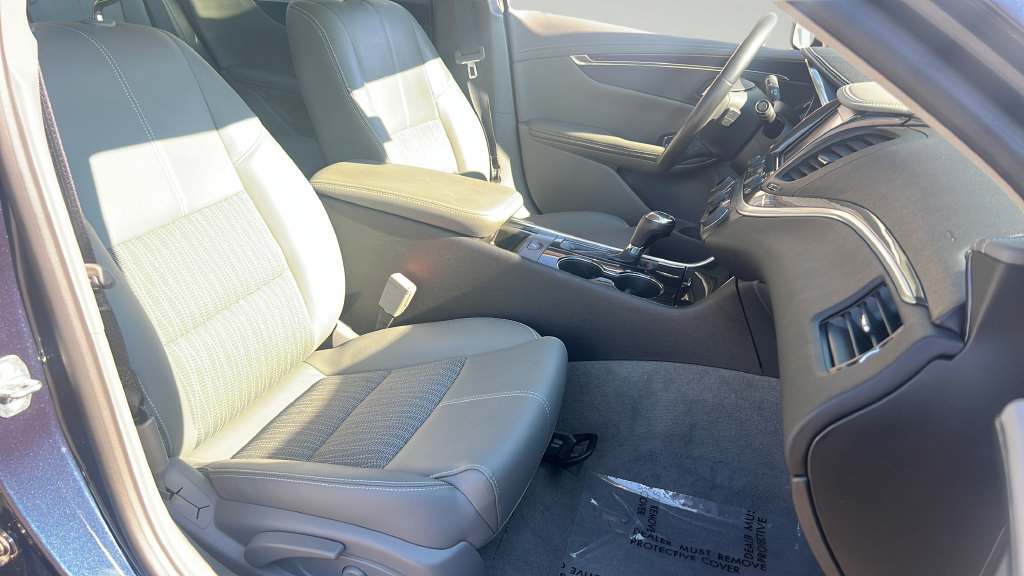 Used 2019 Chevrolet Impala LT FWD image 23