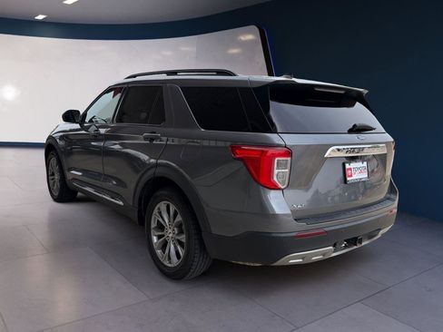 Used 2022 Ford Explorer XLT w/ Equipment Group 202A image 3
