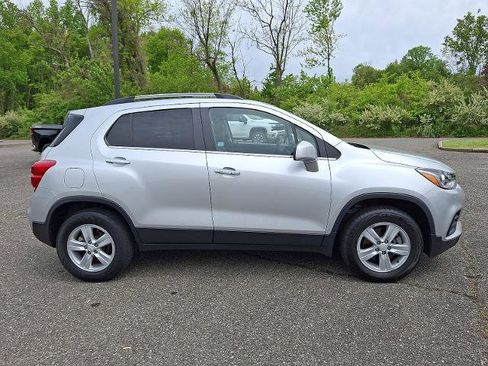 Used 2020 Chevrolet Trax LT w/ LT Convenience Package AWD/4WD image 8