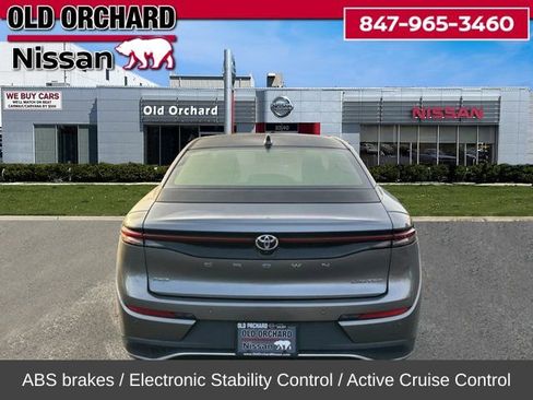 Used 2023 Toyota Crown Limited image 8