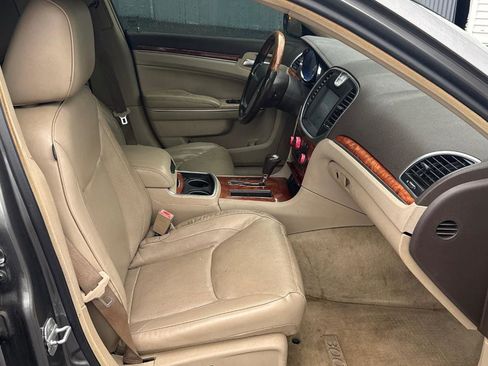 Used 2011 Chrysler 300 C RWD image 12