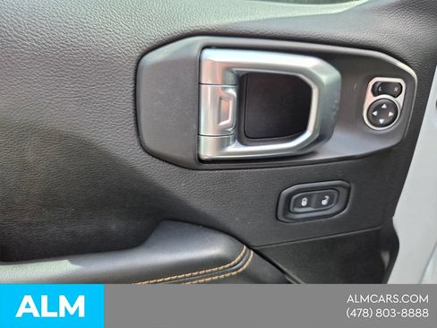 Used 2025 Jeep Wrangler Unlimited Sahara AWD/4WD image 26