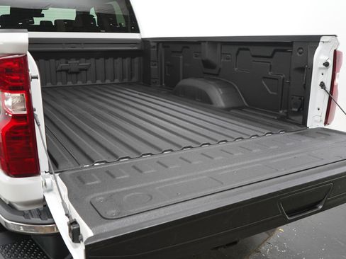 Used 2025 Chevrolet Silverado 2500 LT w/ Convenience Package AWD/4WD image 15