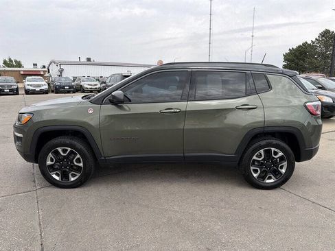 Used 2018 Jeep Compass Trailhawk w/ Leather Interior Group AWD/4WD image 3