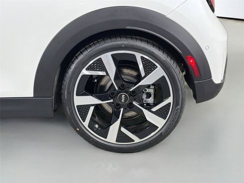 New 2026 MINI Cooper 2-Door Hardtop FWD image 29