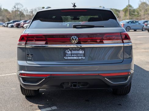 Used 2024 Volkswagen Atlas Cross Sport SE w/ Panoramic Sunroof Package image 8