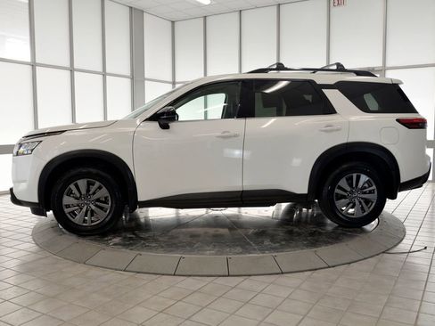 Used 2022 Nissan Pathfinder SV image 5