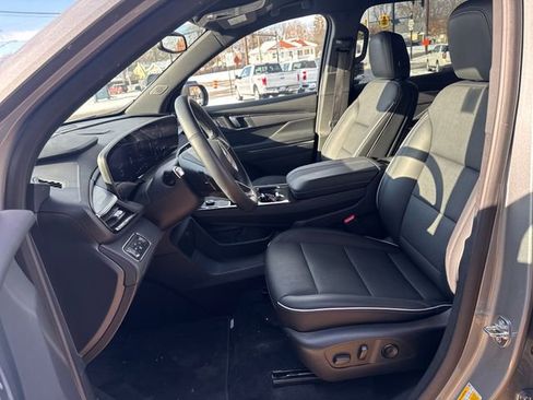 Certified 2025 Buick Enclave Preferred image 12