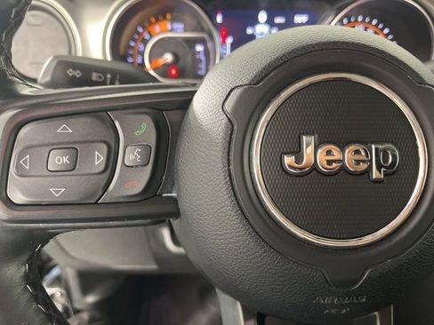 Used 2021 Jeep Gladiator Sport image 9
