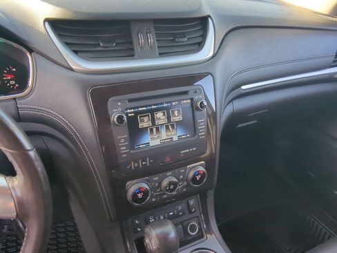 Used 2017 Chevrolet Traverse LT image 20