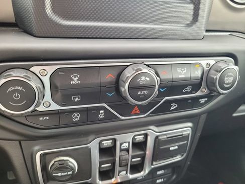 Used 2018 Jeep Wrangler Unlimited Sport S AWD/4WD image 24
