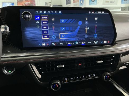 Used 2025 Chevrolet Suburban RST w/ Comfort Package image 29