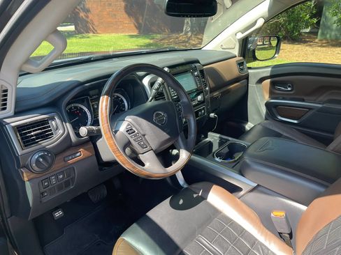Used 2017 Nissan Titan Platinum Reserve RWD image 11