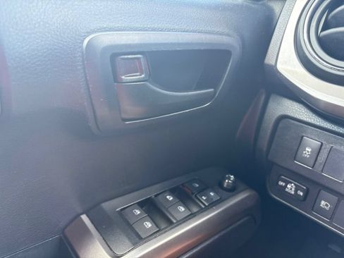 Used 2021 Toyota Tacoma SR5 RWD image 21