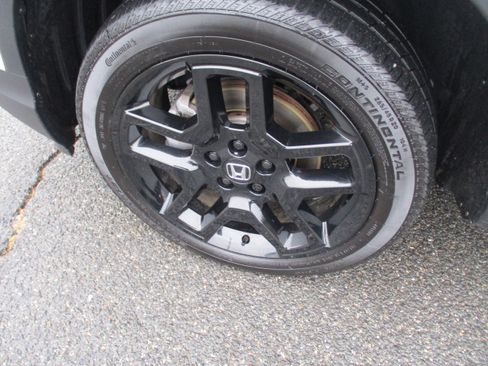 Certified 2025 Honda Passport Black Edition image 9