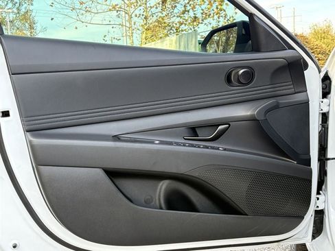 New 2025 Hyundai Elantra Sport image 12