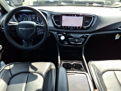 Certified 2025 Chrysler Pacifica Limited FWD image 16