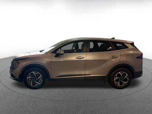 Used 2025 Kia Sportage LX image 9