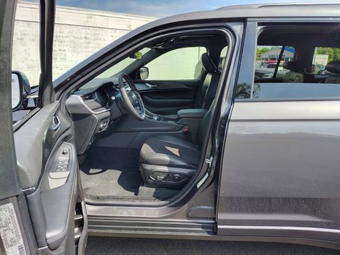 New 2025 Jeep Grand Cherokee L Altitude image 2