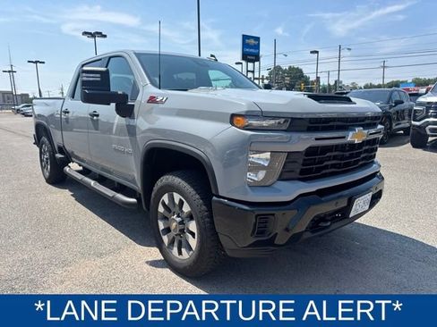 Used 2025 Chevrolet Silverado 2500 Custom w/ Custom Value Package AWD/4WD image 2