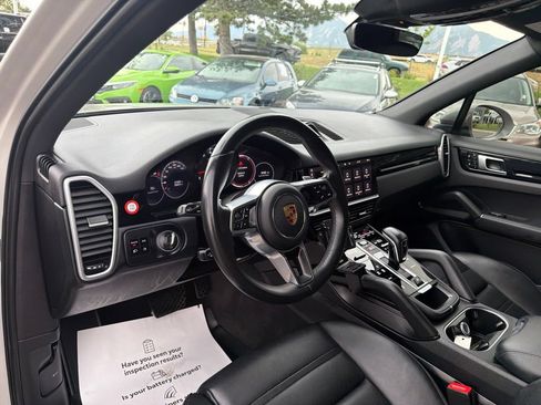 Used 2020 Porsche Cayenne AWD/4WD image 25