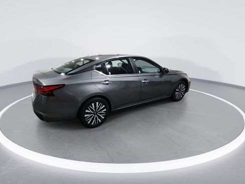 Used 2024 Nissan Altima 2.5 SV image 8