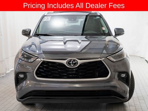 Used 2023 Toyota Highlander XLE AWD/4WD image 2